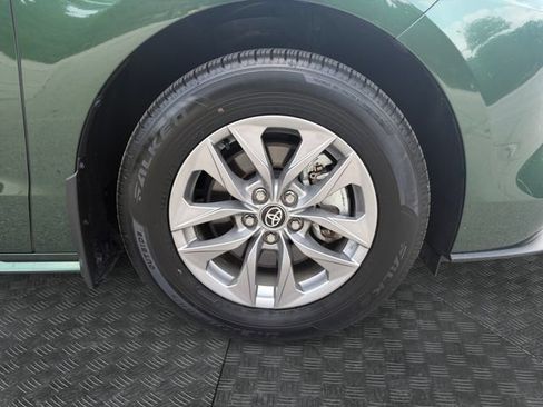 Used 2025 Toyota Sienna LE w/ LE Plus Package AWD/4WD image 14