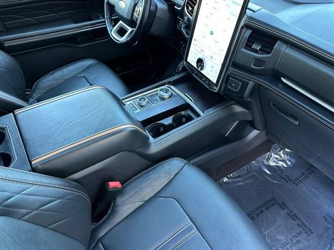 Used 2023 Ford Expedition Platinum AWD/4WD image 17