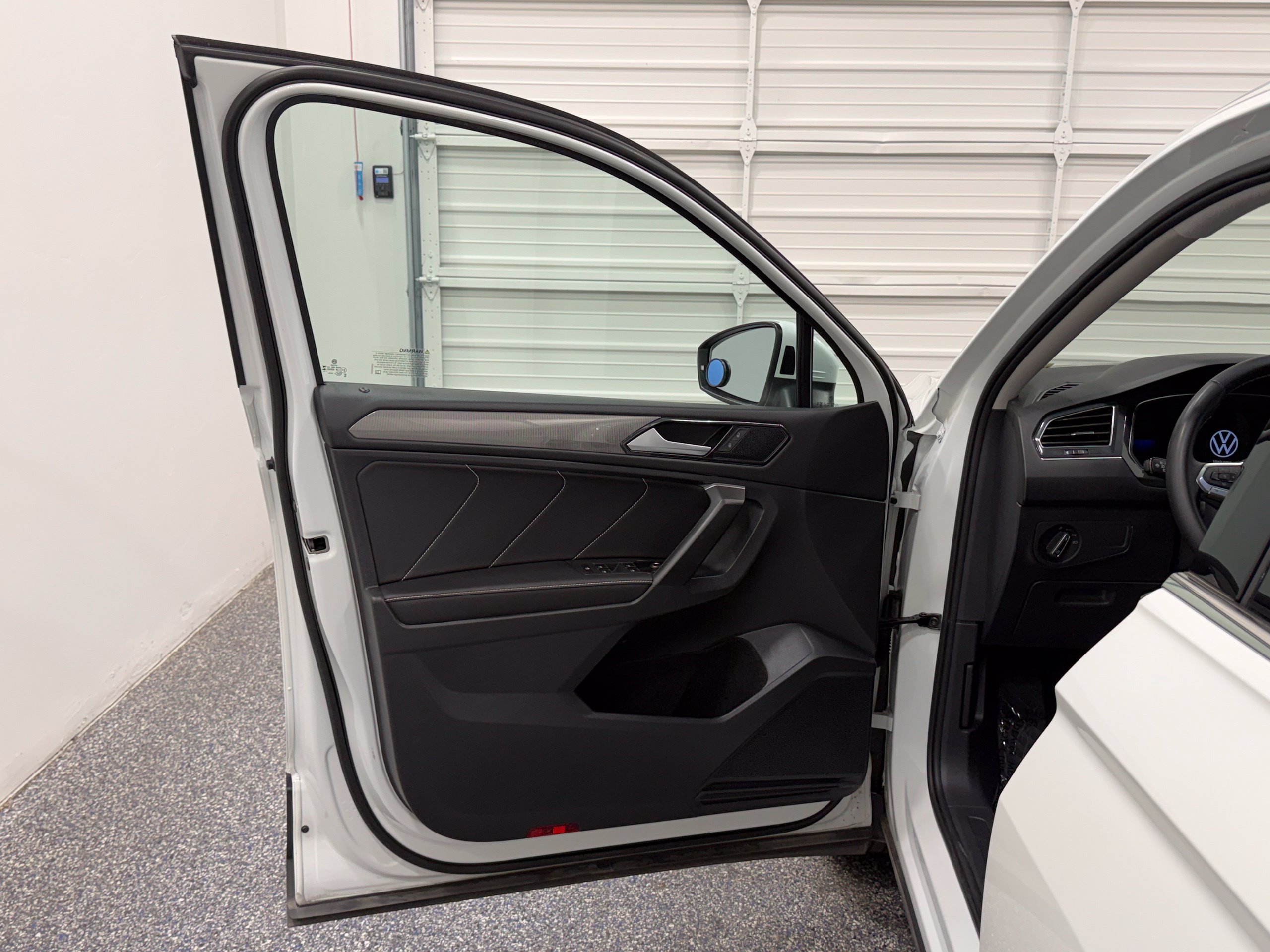 Used 2023 Volkswagen Tiguan SE FWD image 19