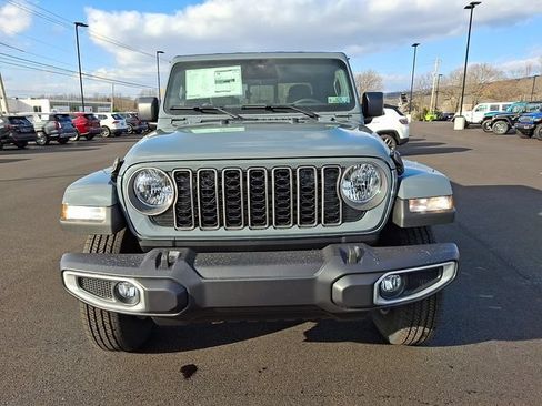 New 2026 Jeep Gladiator Sport AWD/4WD image 2