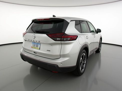 Used 2025 Nissan Rogue SV FWD image 9