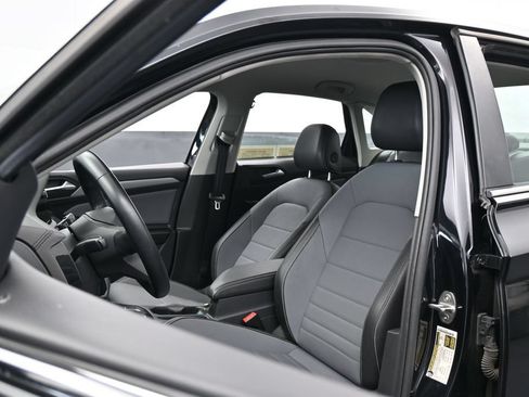 Used 2025 Volkswagen Jetta SE FWD image 10