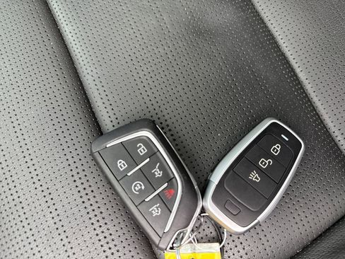 Used 2023 Cadillac Escalade Premium Luxury image 36