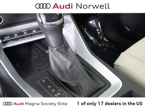 Used 2025 Audi Q3 2.0T Premium w/ Convenience Package AWD/4WD image 4