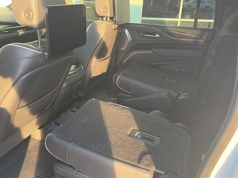 Used 2023 Cadillac Escalade ESV Sport Platinum w/ LPO, ONYX Package image 10