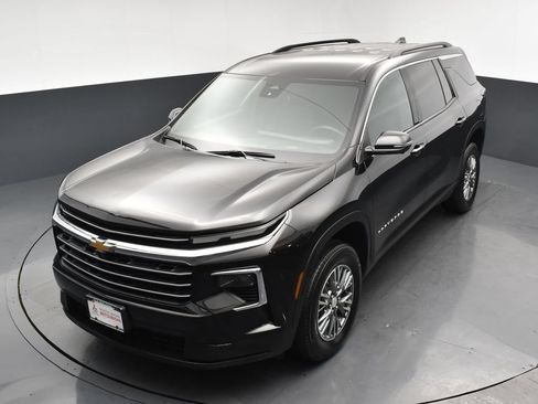 Used 2024 Chevrolet Traverse LT FWD image 23