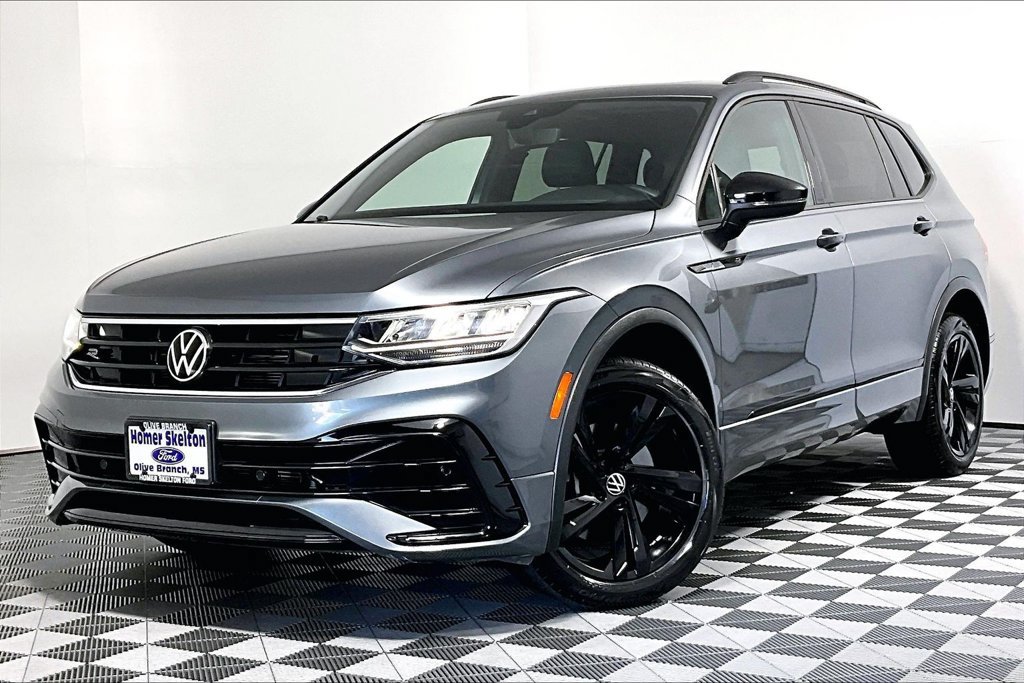 Used 2023 Volkswagen Tiguan SE R-Line FWD image 2