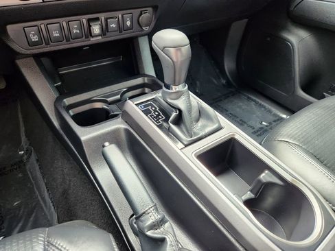 Used 2023 Toyota Tacoma TRD Off-Road w/ TRD Premium Off Road Package image 18