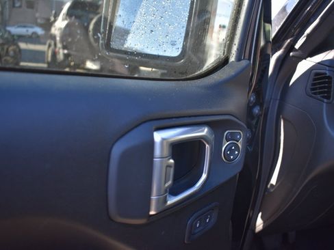 Used 2022 Jeep Gladiator Sport image 12