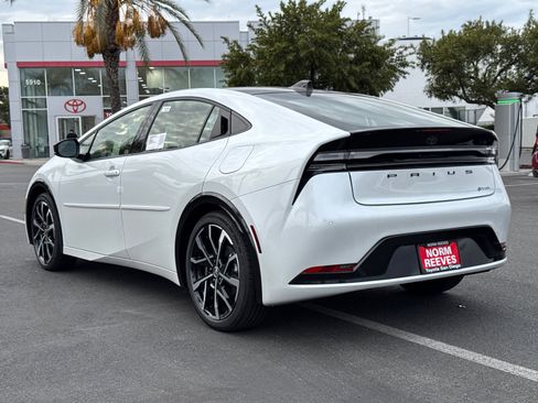 New 2026 Toyota Prius Plug-In Hybrid image 9