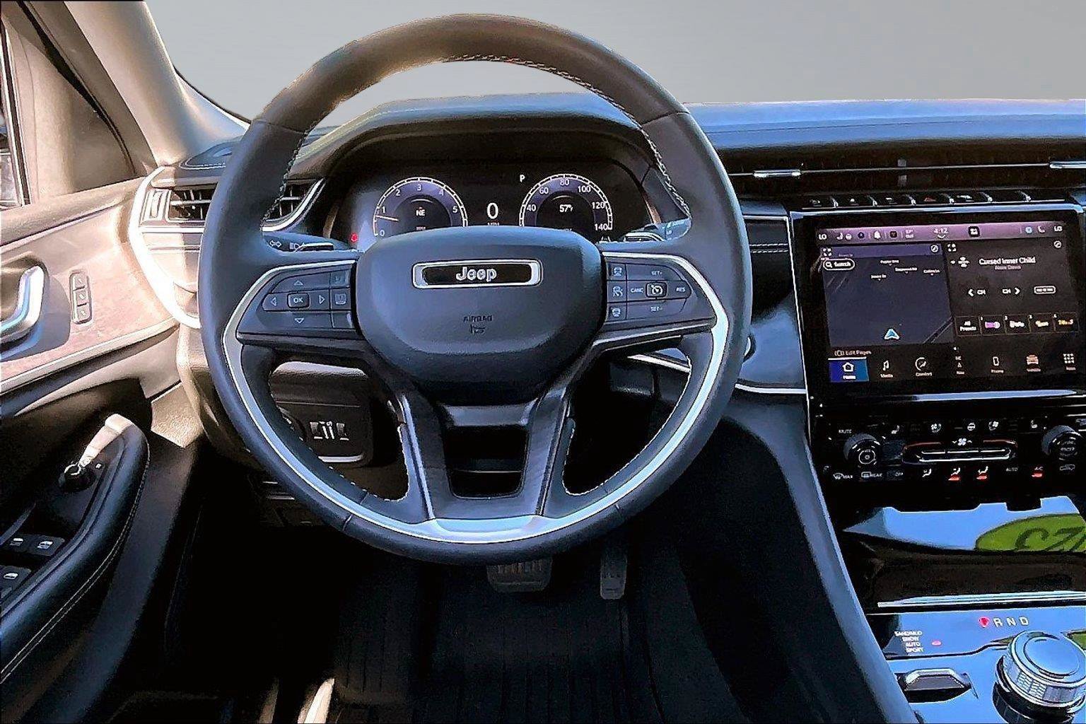Used 2023 Jeep Grand Cherokee L Limited w/ Luxury Tech Group II AWD/4WD image 5