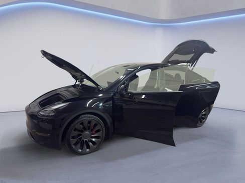 Used 2022 Tesla Model Y Performance image 10