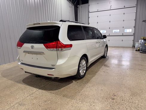 Used 2013 Toyota Sienna Limited w/ Premium Pkg AWD/4WD image 7