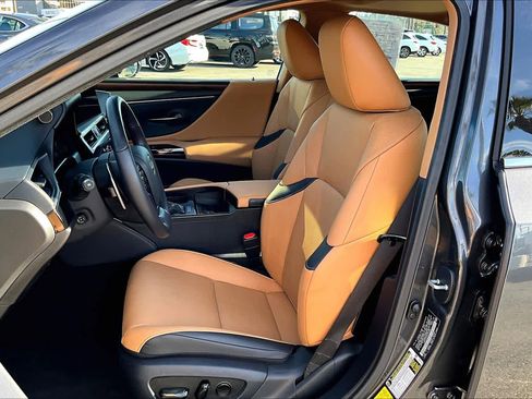 Used 2025 Lexus ES 350 w/ Premium Package image 7