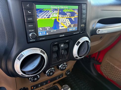 Used 2012 Jeep Wrangler Unlimited Sahara w/ Connectivity Group AWD/4WD image 33