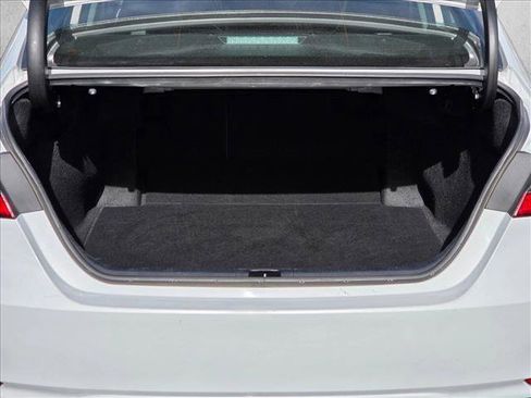 Used 2024 Toyota Camry SE image 6