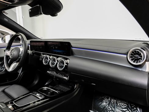 Used 2025 Mercedes-Benz CLA 250 4MATIC image 17