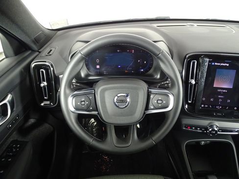Used 2025 Volvo XC40 B5 Core image 24