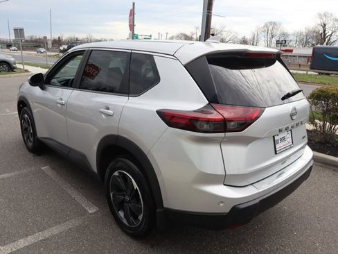 Certified 2025 Nissan Rogue SV image 8