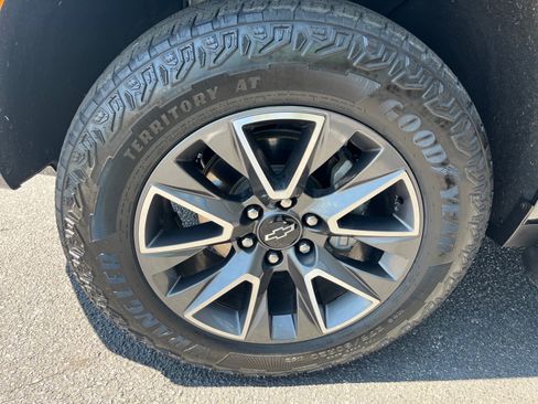 Used 2024 Chevrolet Tahoe Z71 w/ Z71 Off-Road Package AWD/4WD image 10
