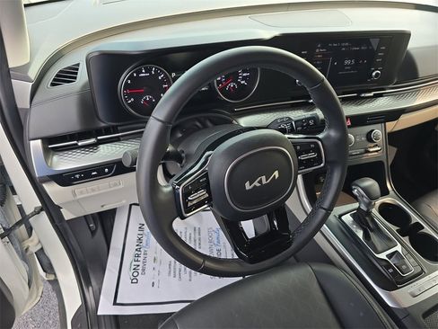 Used 2024 Kia Carnival LX image 20
