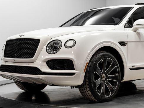 Used 2020 Bentley Bentayga Design Series image 4