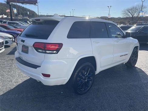 Used 2020 Jeep Grand Cherokee Altitude image 4