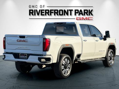 Used 2024 GMC Sierra 3500 Denali w/ Denali Reserve Package image 3