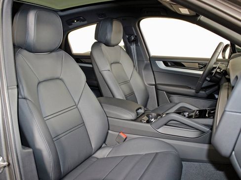 New 2026 Porsche Cayenne Coupe image 38