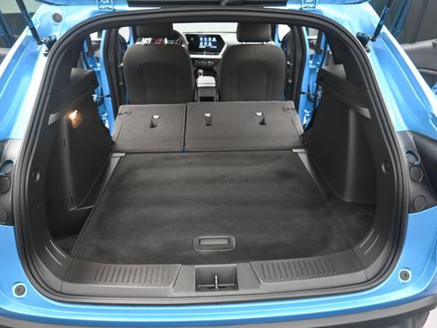 Used 2025 Chevrolet Trax RS w/ Sunroof Package FWD image 35