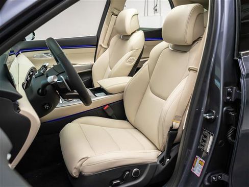 New 2026 Genesis GV70 2.5T Select AWD/4WD image 17