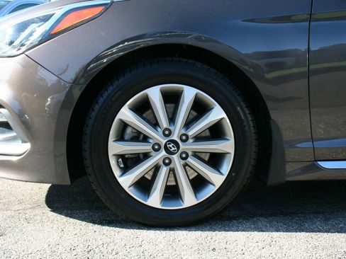 Used 2016 Hyundai Sonata Limited w/ Option Group 05 FWD image 11