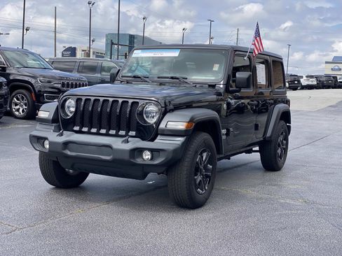 Used 2019 Jeep Wrangler Unlimited Sport S AWD/4WD image 8
