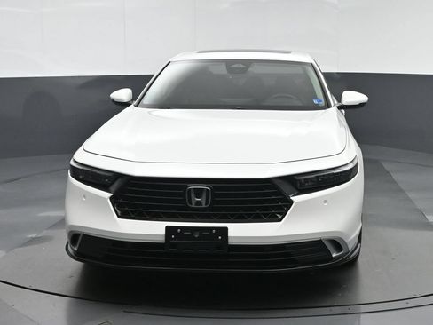 Used 2023 Honda Accord Touring image 2