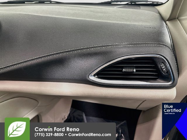 Used 2023 Chrysler Pacifica Limited FWD image 34