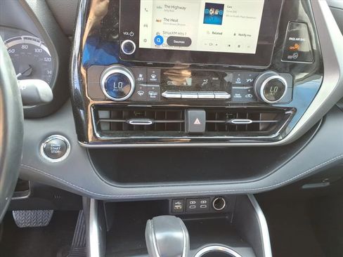 Used 2023 Toyota Highlander LE image 26