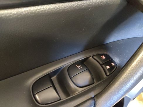 Used 2018 Nissan Rogue SV image 27