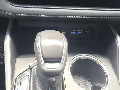 Used 2022 Toyota Highlander XLE AWD/4WD image 25