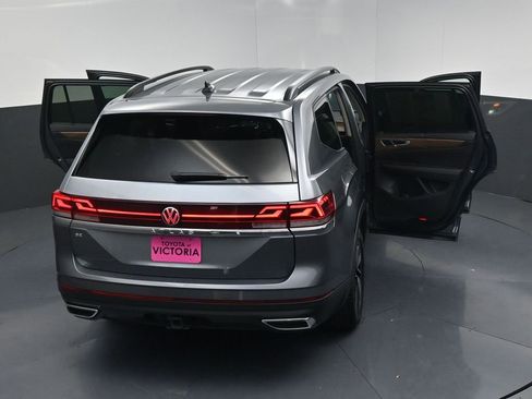 Used 2025 Volkswagen Atlas SE FWD image 13