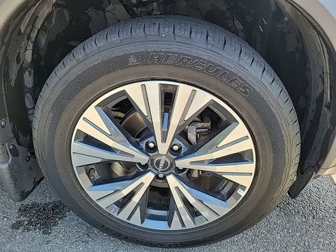 Certified 2022 Nissan Rogue SV image 10