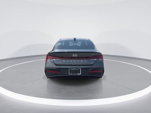 Certified 2025 Hyundai Elantra SEL FWD image 7