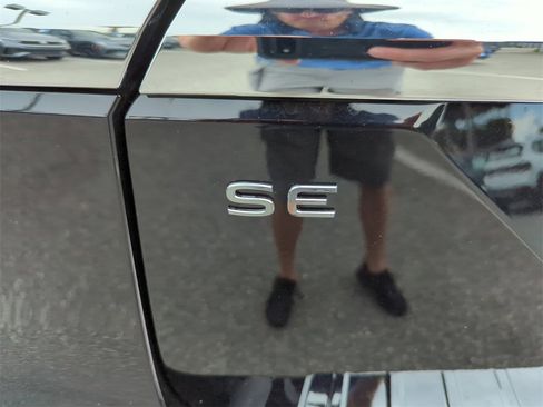 New 2025 Volkswagen Atlas SE image 18