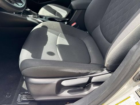 Used 2022 Toyota Corolla LE FWD image 17