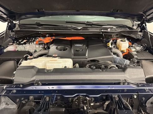 Used 2023 Toyota Tundra Platinum w/ Advanced Package image 32