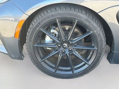 Used 2025 Toyota GR86 Premium w/ ALL Weather Mat Package (TMS) image 30