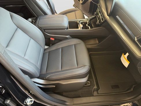 New 2027 Chevrolet Traverse LT w/ LPO, Floor Liner Package FWD image 12