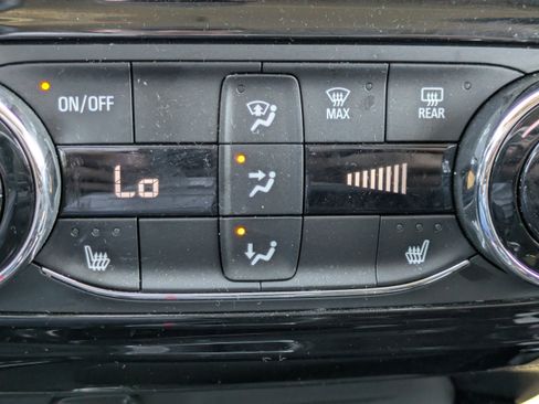 Used 2025 Chevrolet Trax LT w/ LT Convenience Package FWD image 28