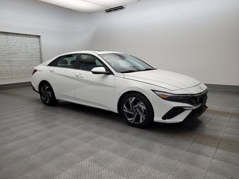 Used 2025 Hyundai Elantra SEL FWD image 11