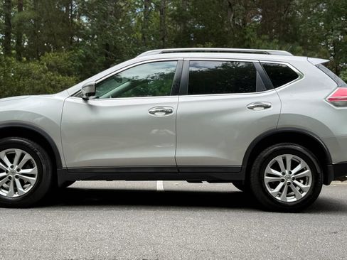 Used 2016 Nissan Rogue SV w/ SV Premium Package AWD/4WD image 8