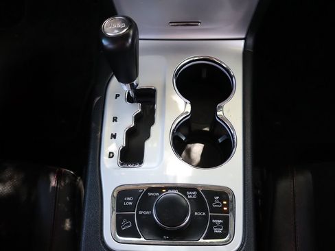 Used 2013 Jeep Grand Cherokee Trailhawk AWD/4WD image 36